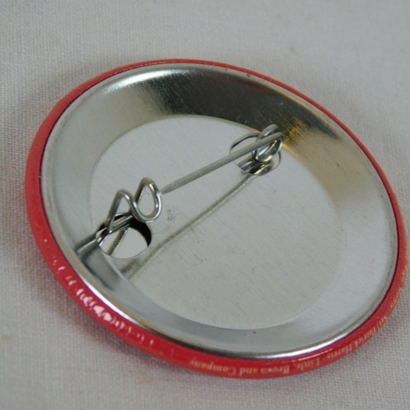 Magic Misfits Member Pin Back Button Round Red Neil Patrick Harris Book Series - Picture 5 of 5